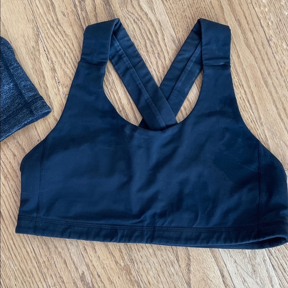 lululemon athletica Bundle of Sports Bras - Picture 4 of 11